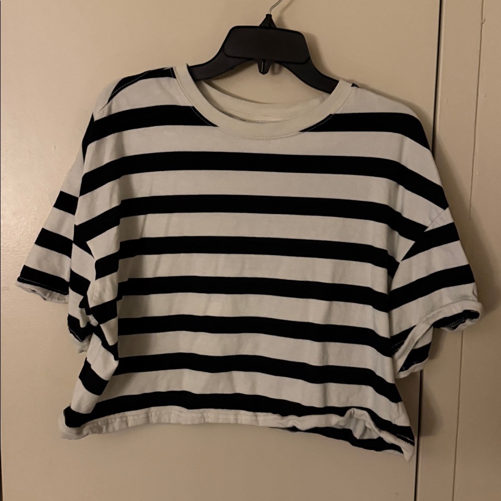 H&M Black & White Striped Cropped Tee - Picture 2 of 4